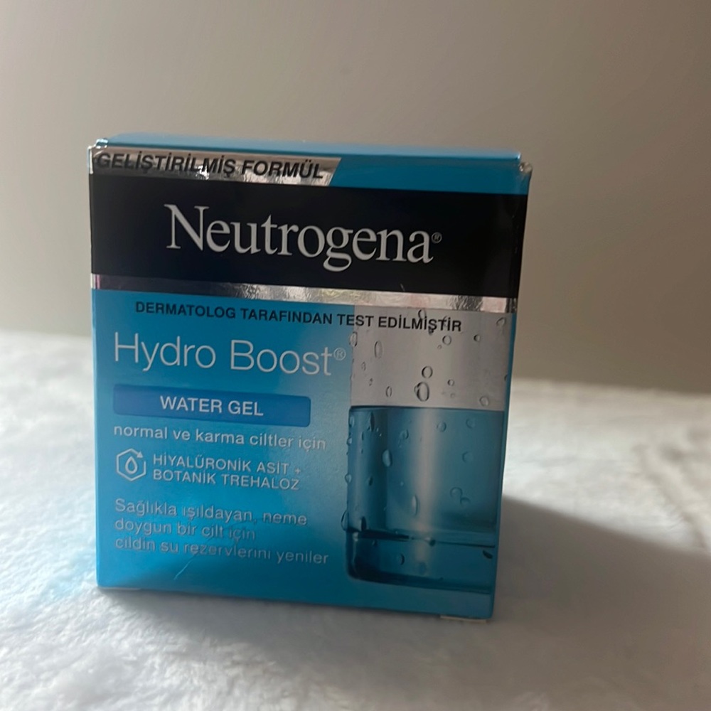 Neutrogena Hydro Boost Water Gel Moisturizer, 1.76 Oz (50 gr.)